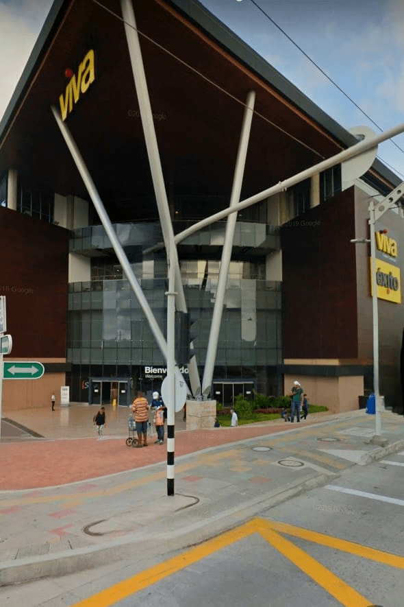 Centro Comercial Viva cerca de Aura Torre Médica